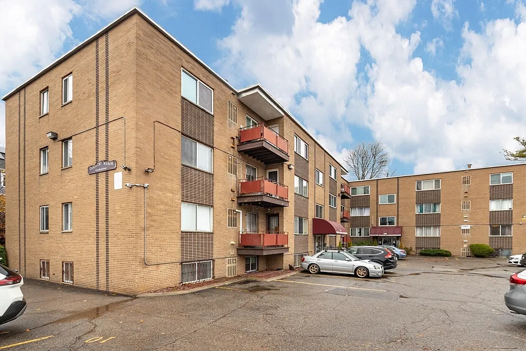 120 Bradlee St #5 - Photo 4 of 10