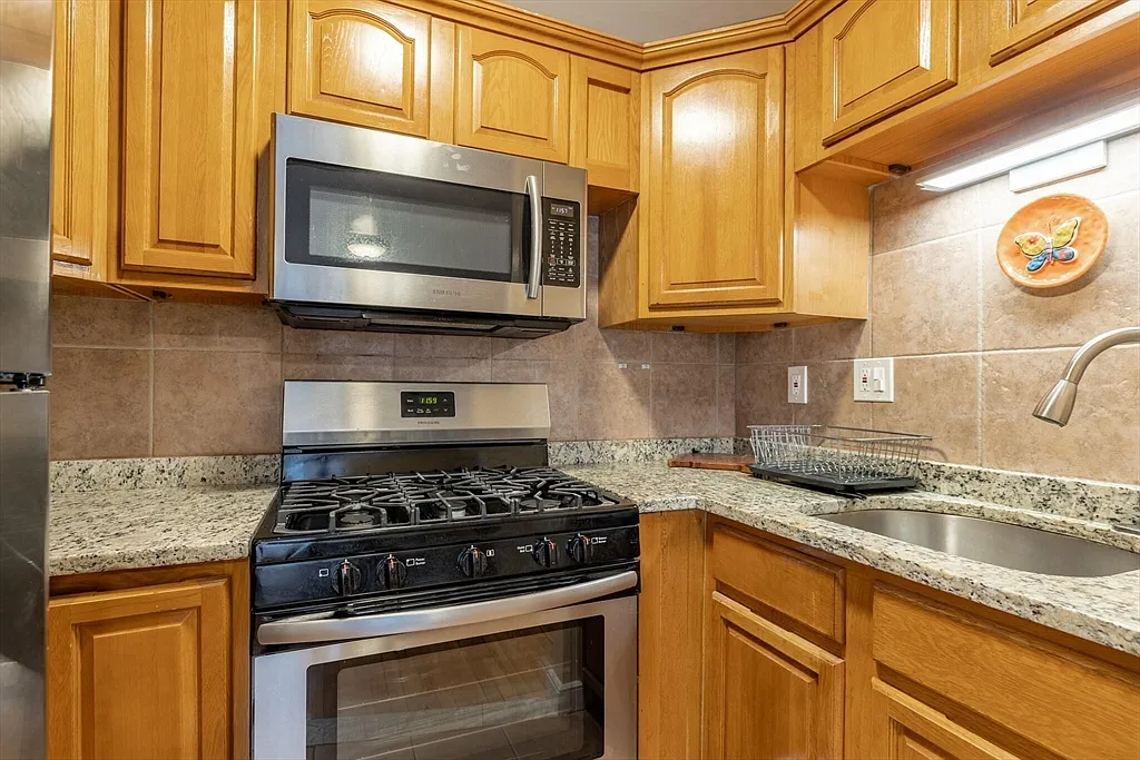 120 Bradlee St #5 - Photo 5 of 10