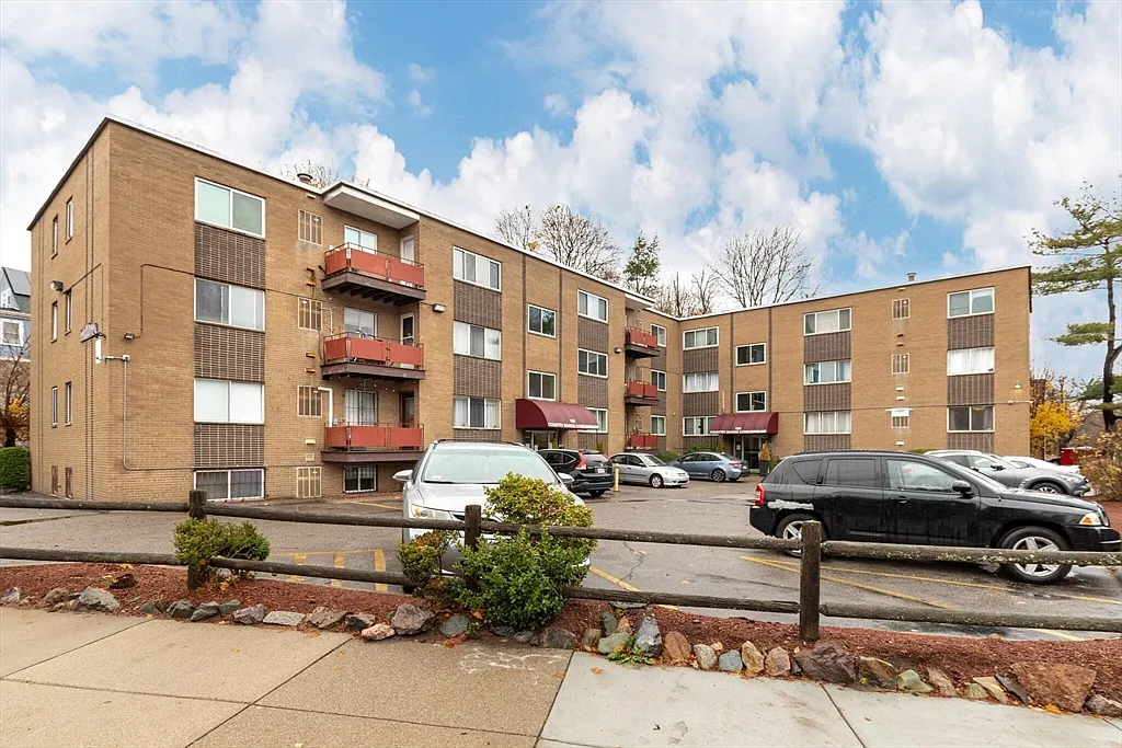 120 Bradlee St #5 - Photo 6 of 10