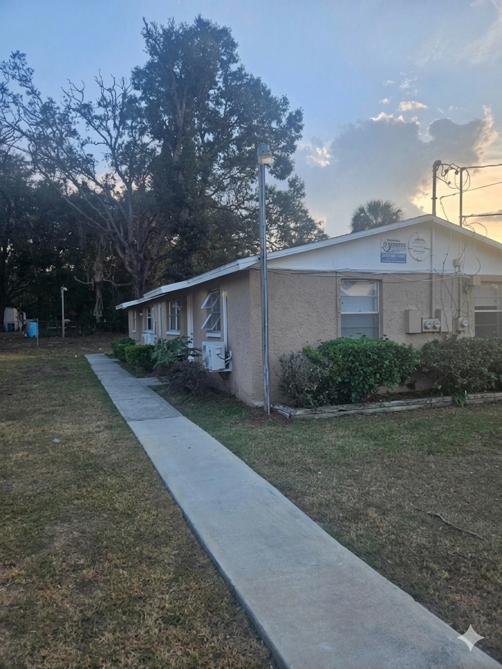 9415 Grandfield Rd - Photo 2 of 7