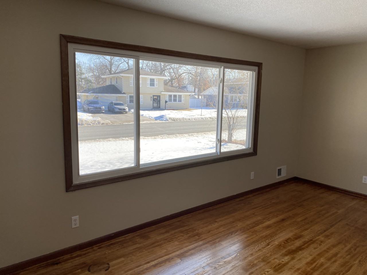 3611 Jordan Ave N - Photo 2 of 19