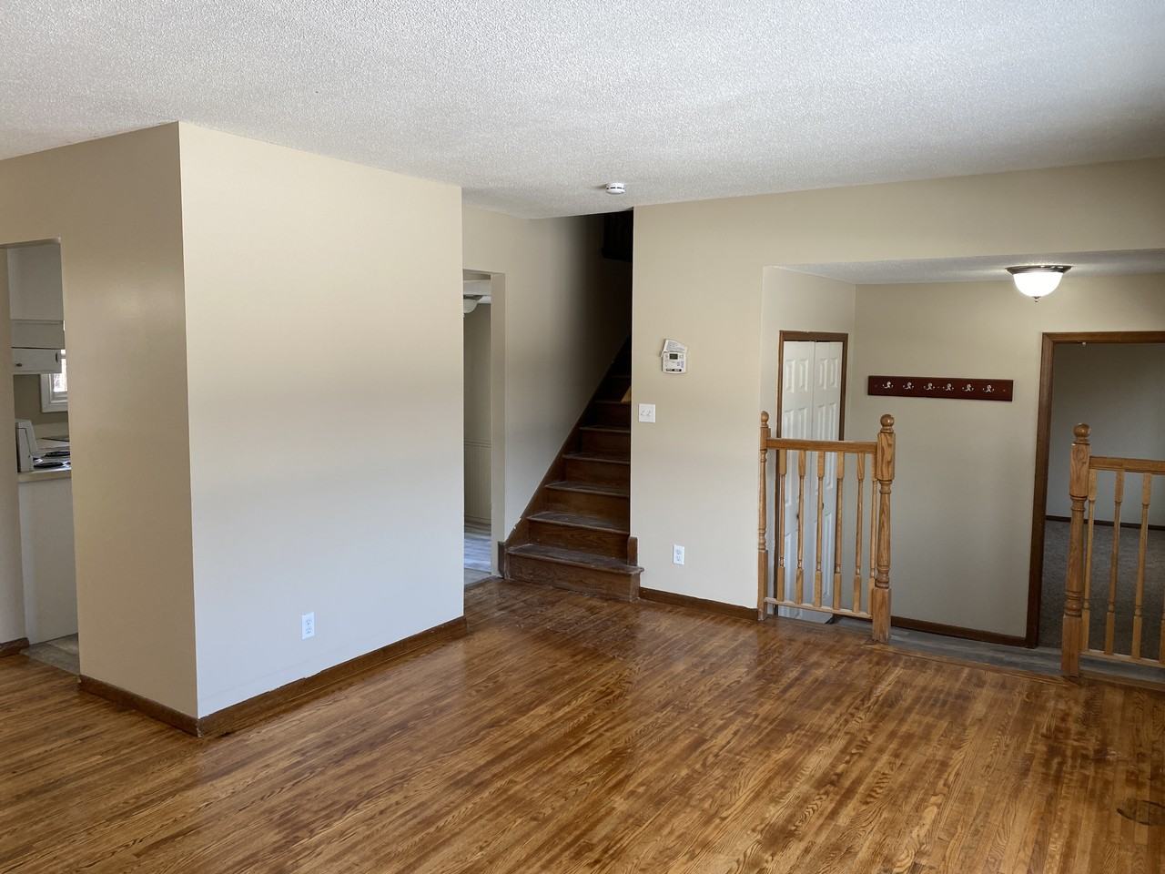 3611 Jordan Ave N - Photo 3 of 19