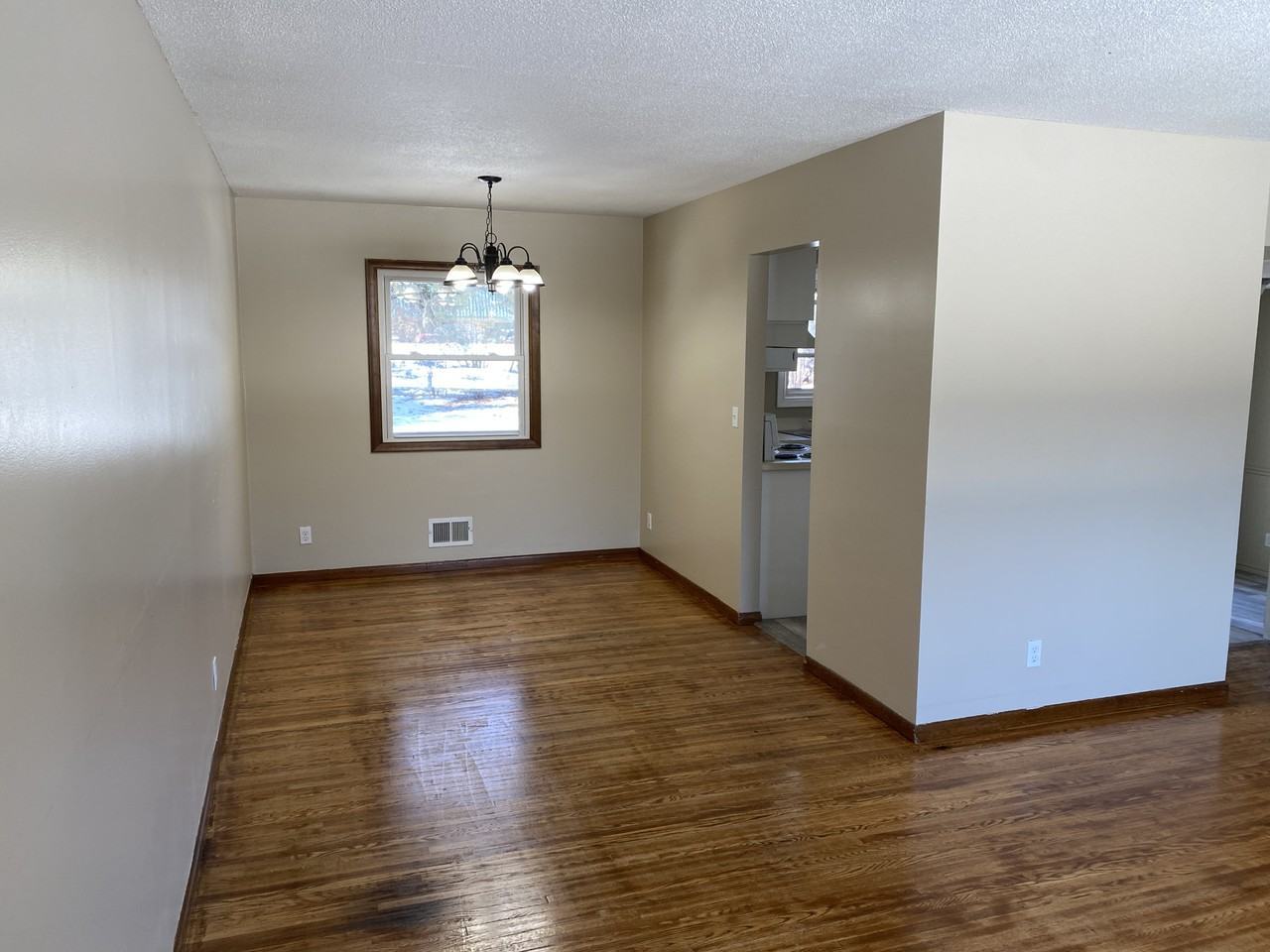 3611 Jordan Ave N - Photo 4 of 19