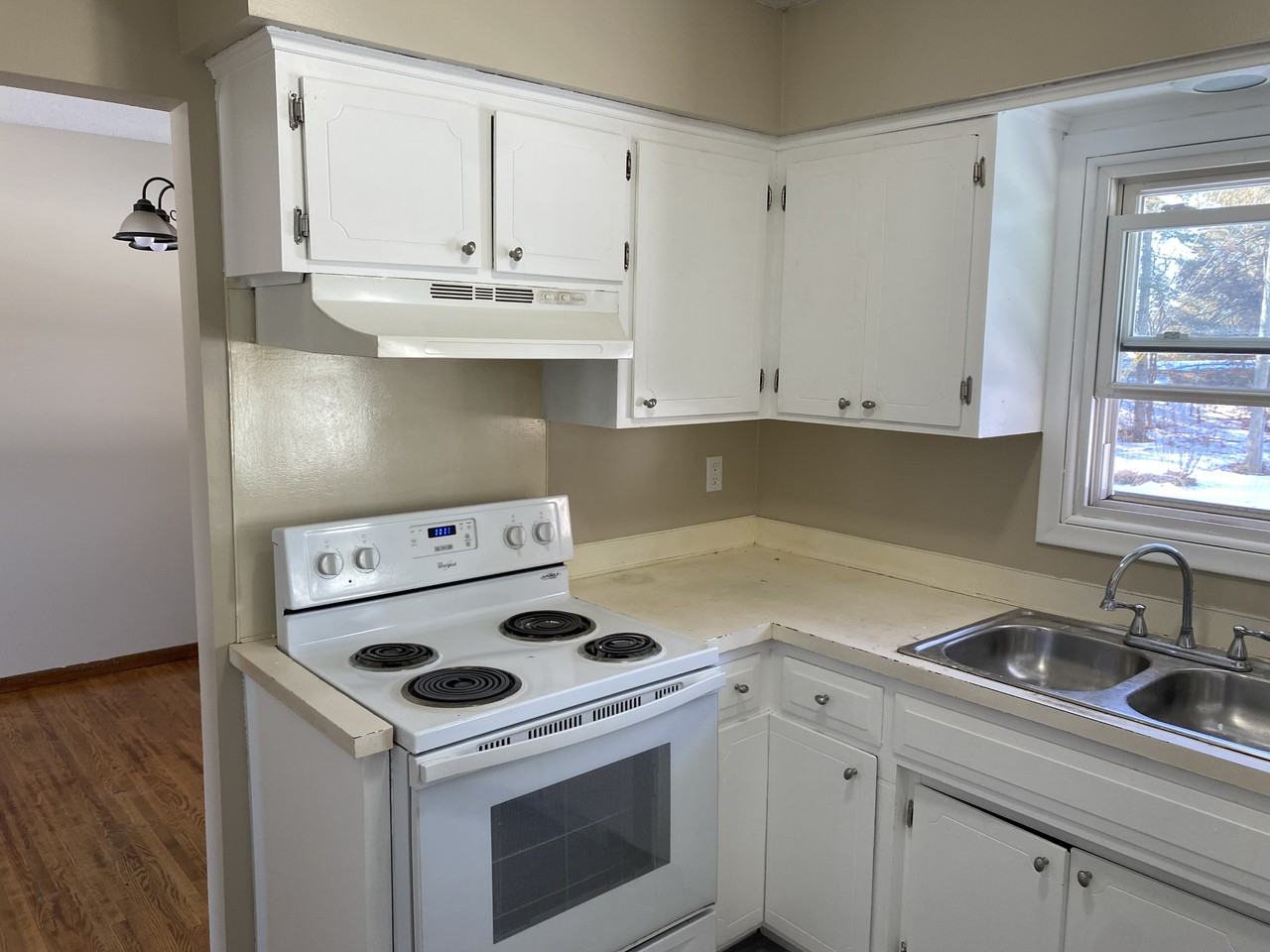 3611 Jordan Ave N - Photo 5 of 19