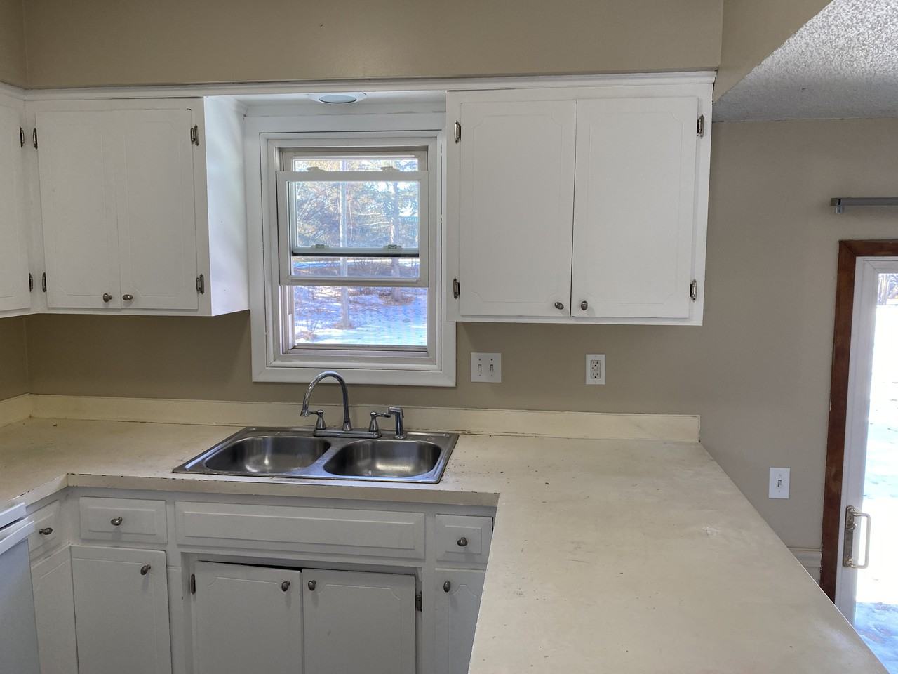 3611 Jordan Ave N - Photo 6 of 19