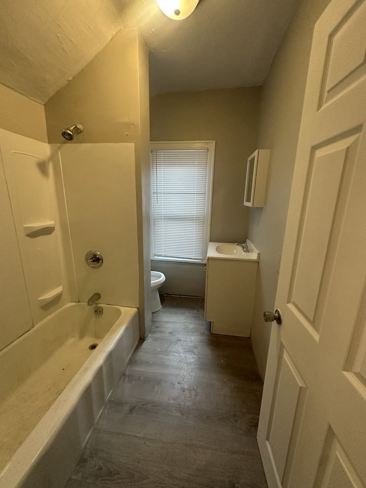 2676 Sullivant Ave - Photo 4 of 9