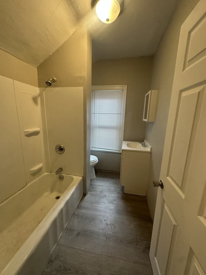 2676 Sullivant Ave - Photo 5 of 9