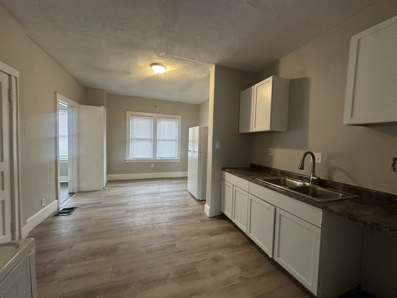 2676 Sullivant Ave - Photo 7 of 9