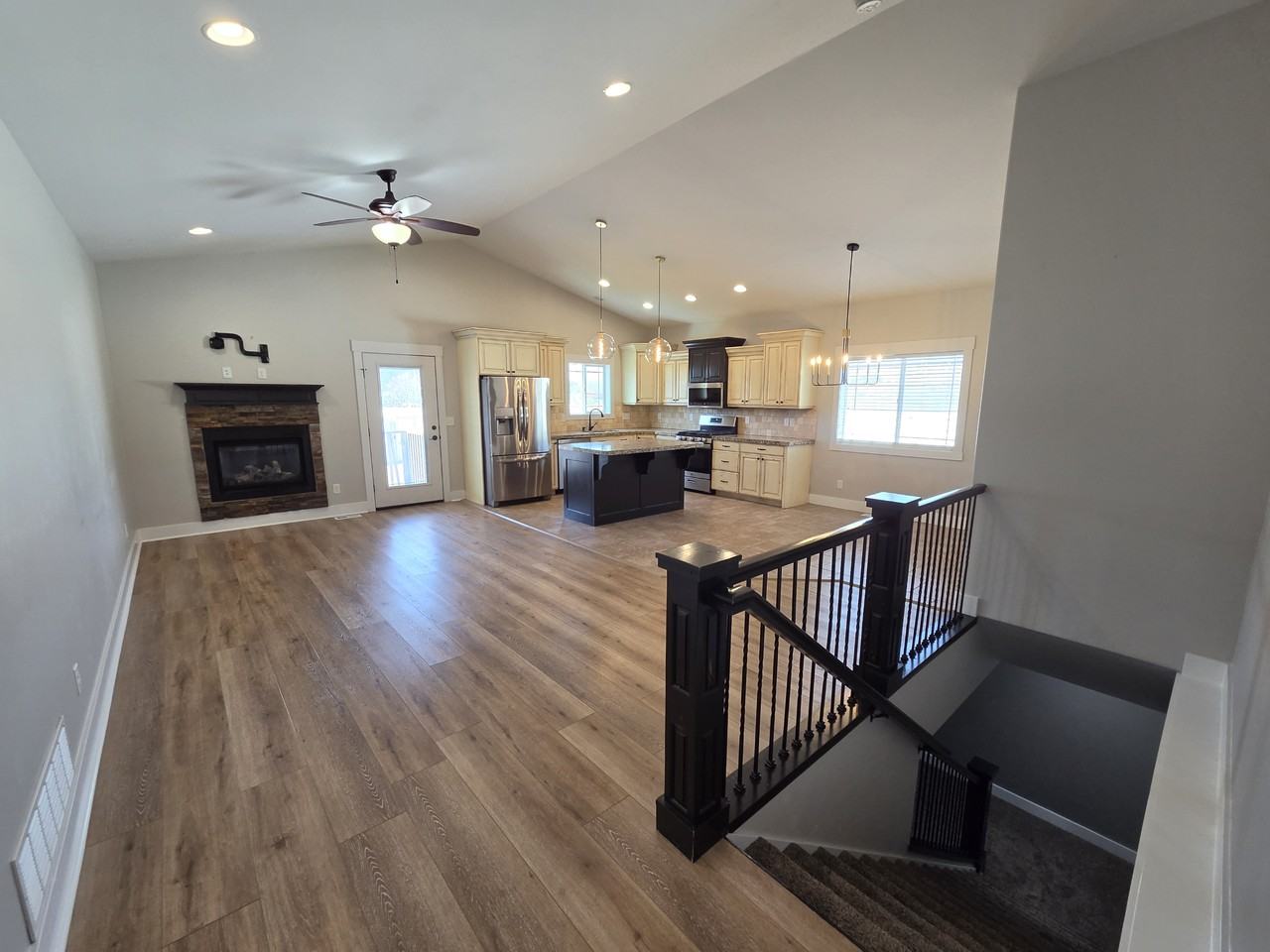 3700 Potomac Way - Photo 4 of 34