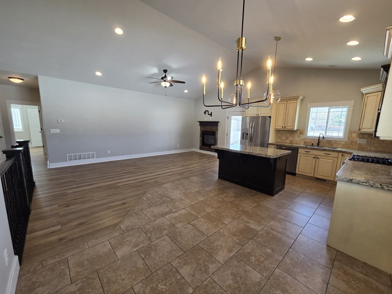 3700 Potomac Way - Photo 6 of 34