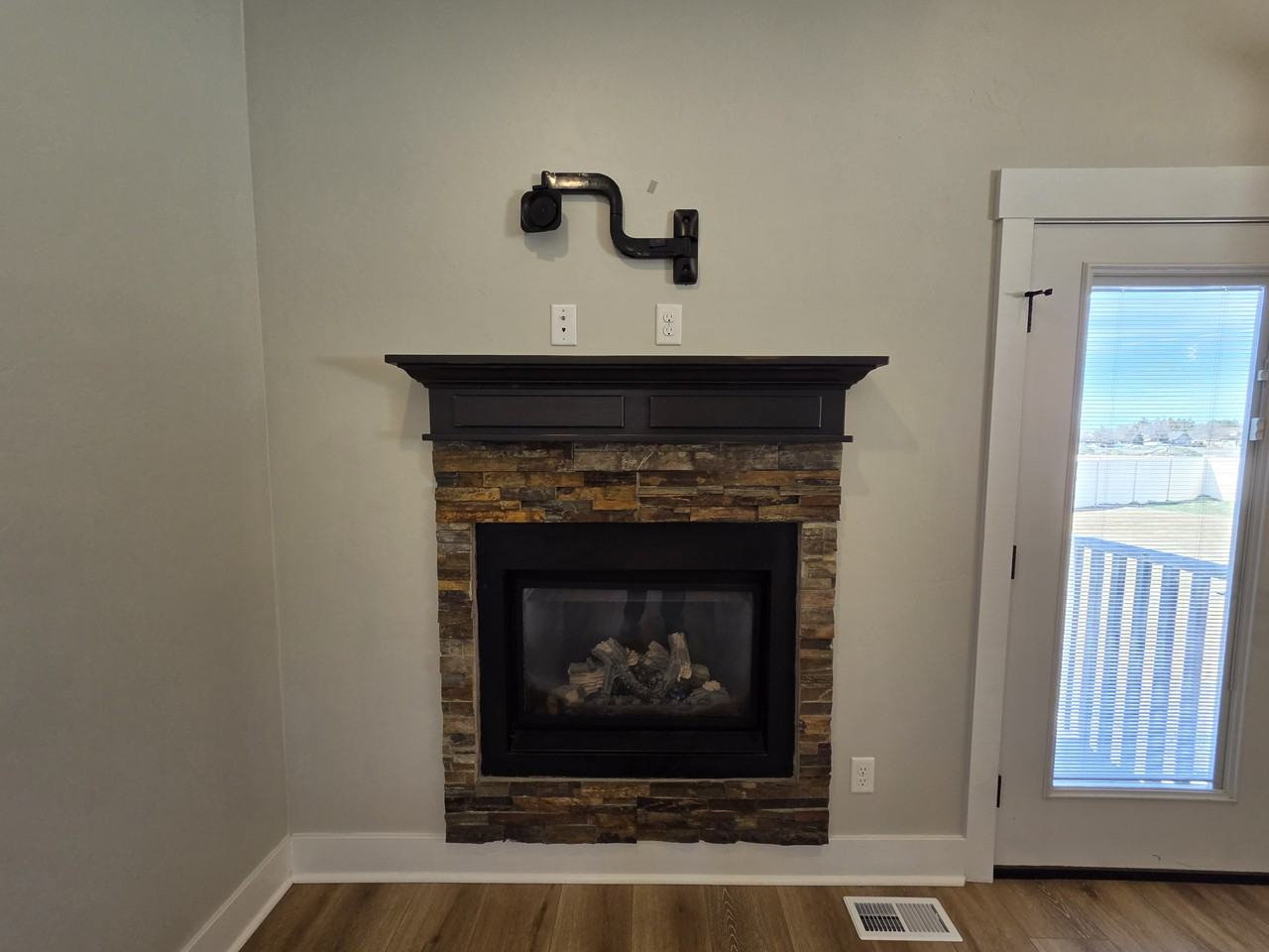 3700 Potomac Way - Photo 7 of 34