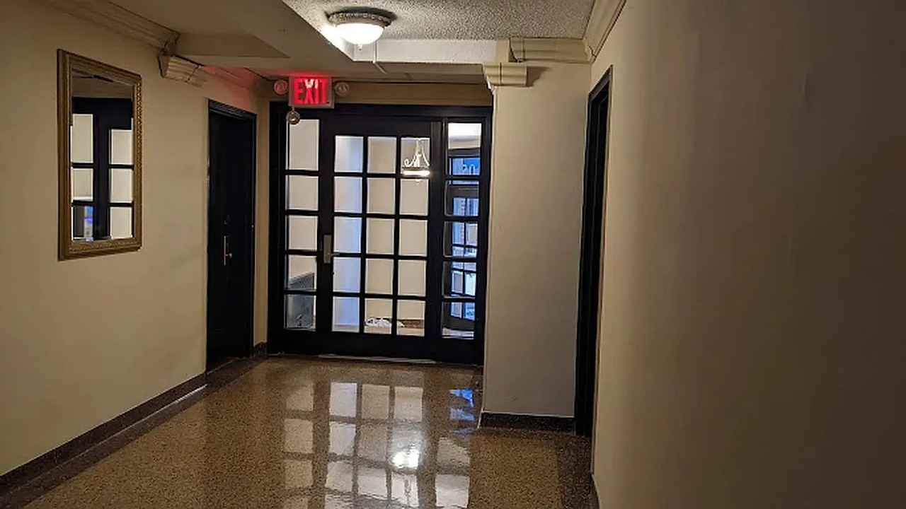 2105 Wallace Ave - Photo 5 of 12