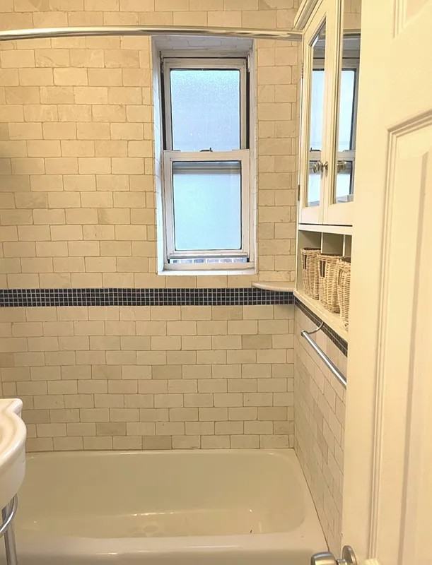 2105 Wallace Ave - Photo 7 of 12