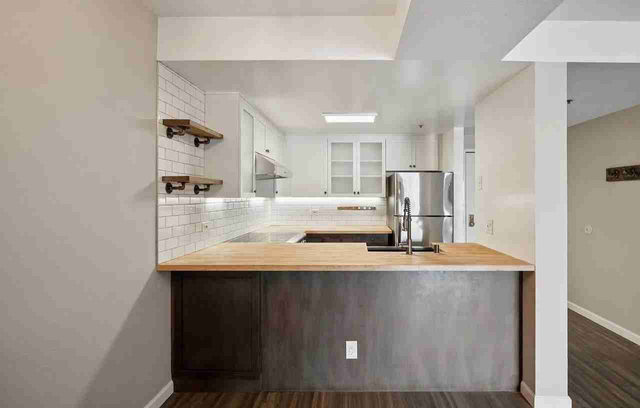 601 Van Ness Ave - Photo 3 of 20