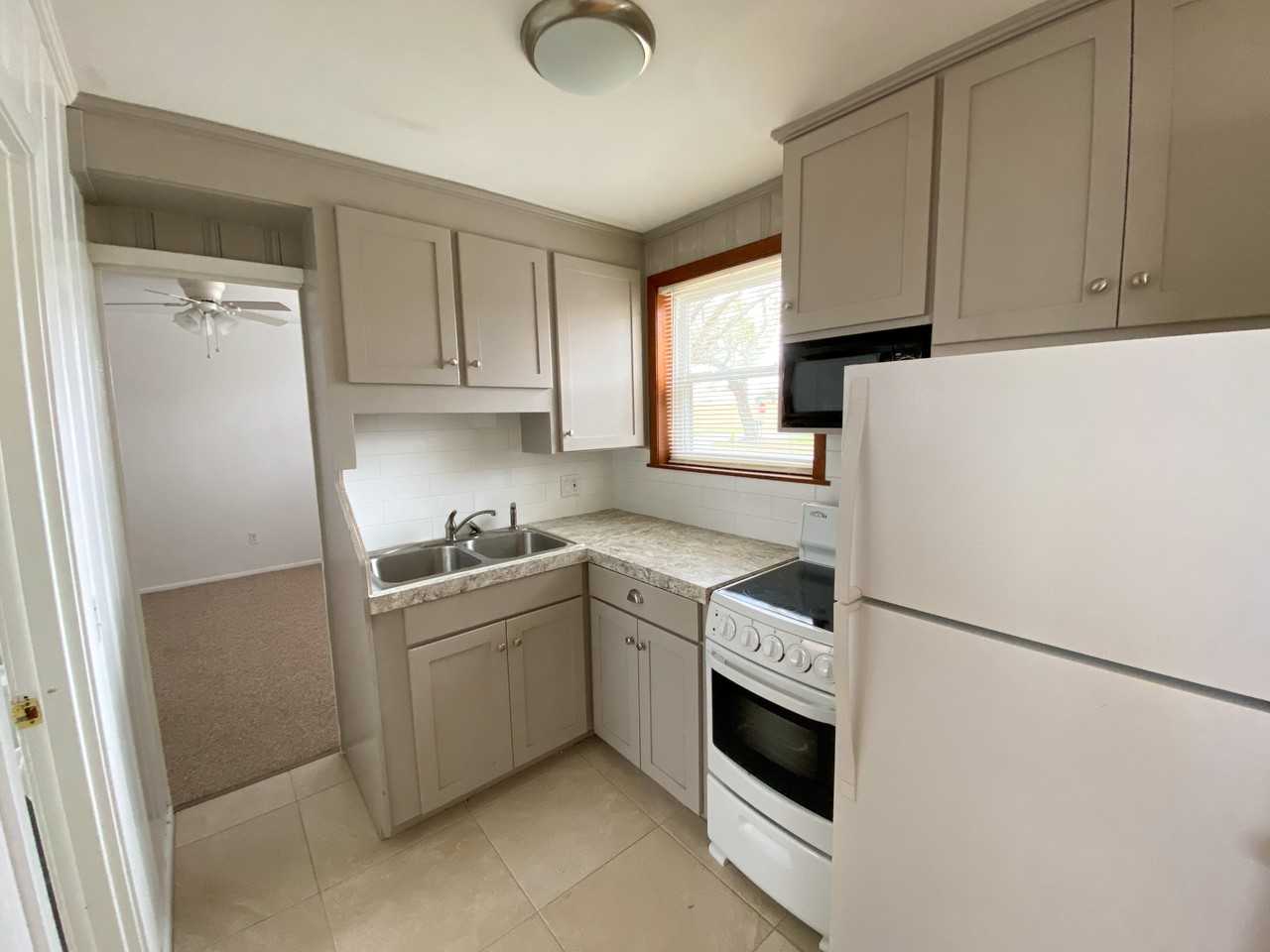 102 Roberts Ave - Photo 3 of 8