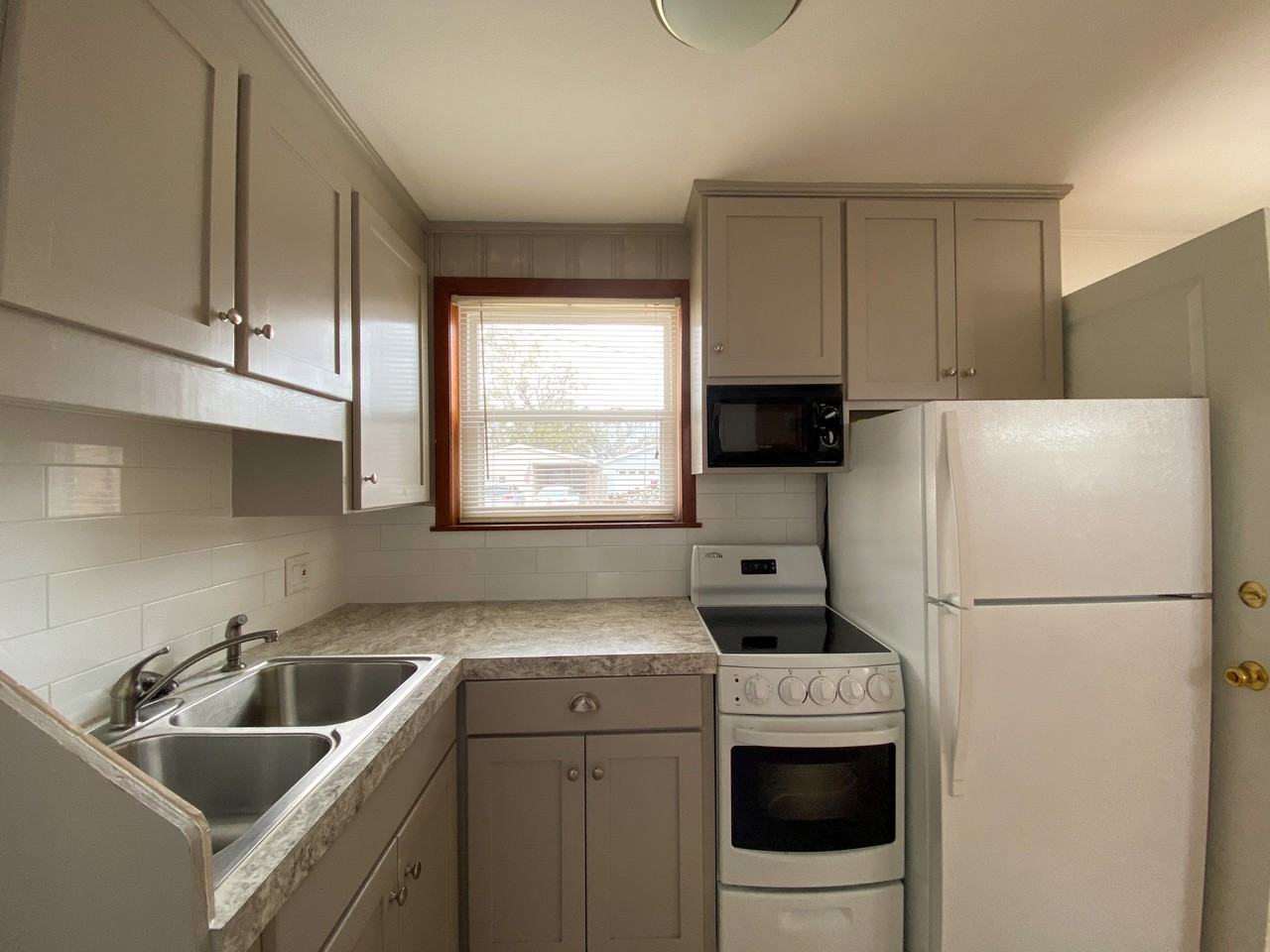 102 Roberts Ave - Photo 4 of 8