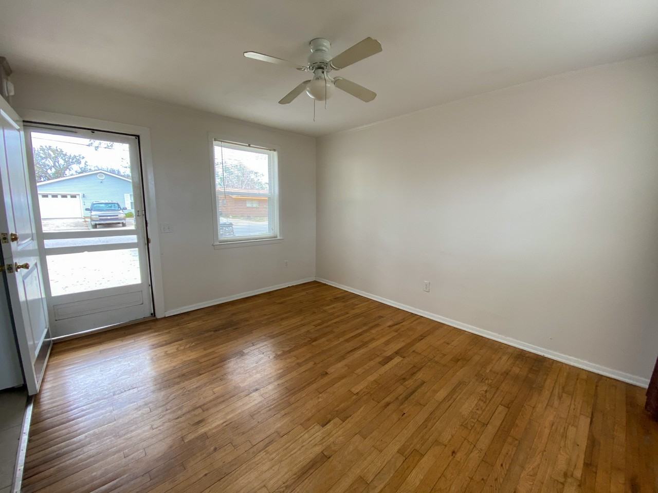 102 Roberts Ave - Photo 6 of 8