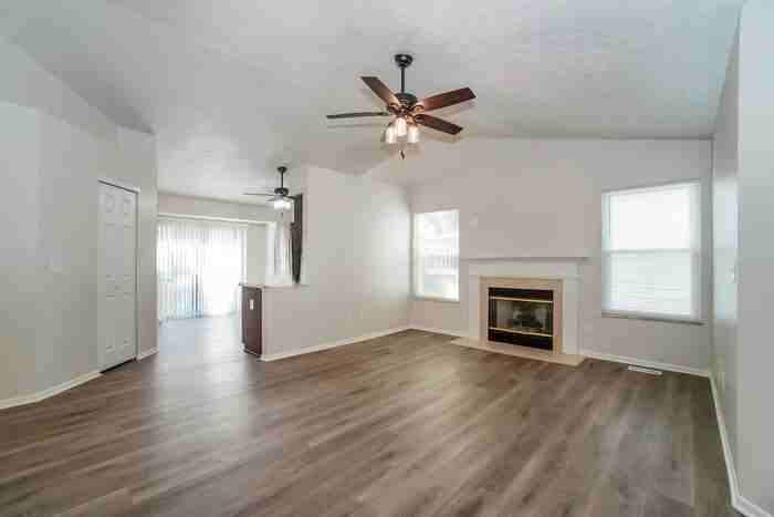 1087 Lavender Ln - Photo 2 of 5