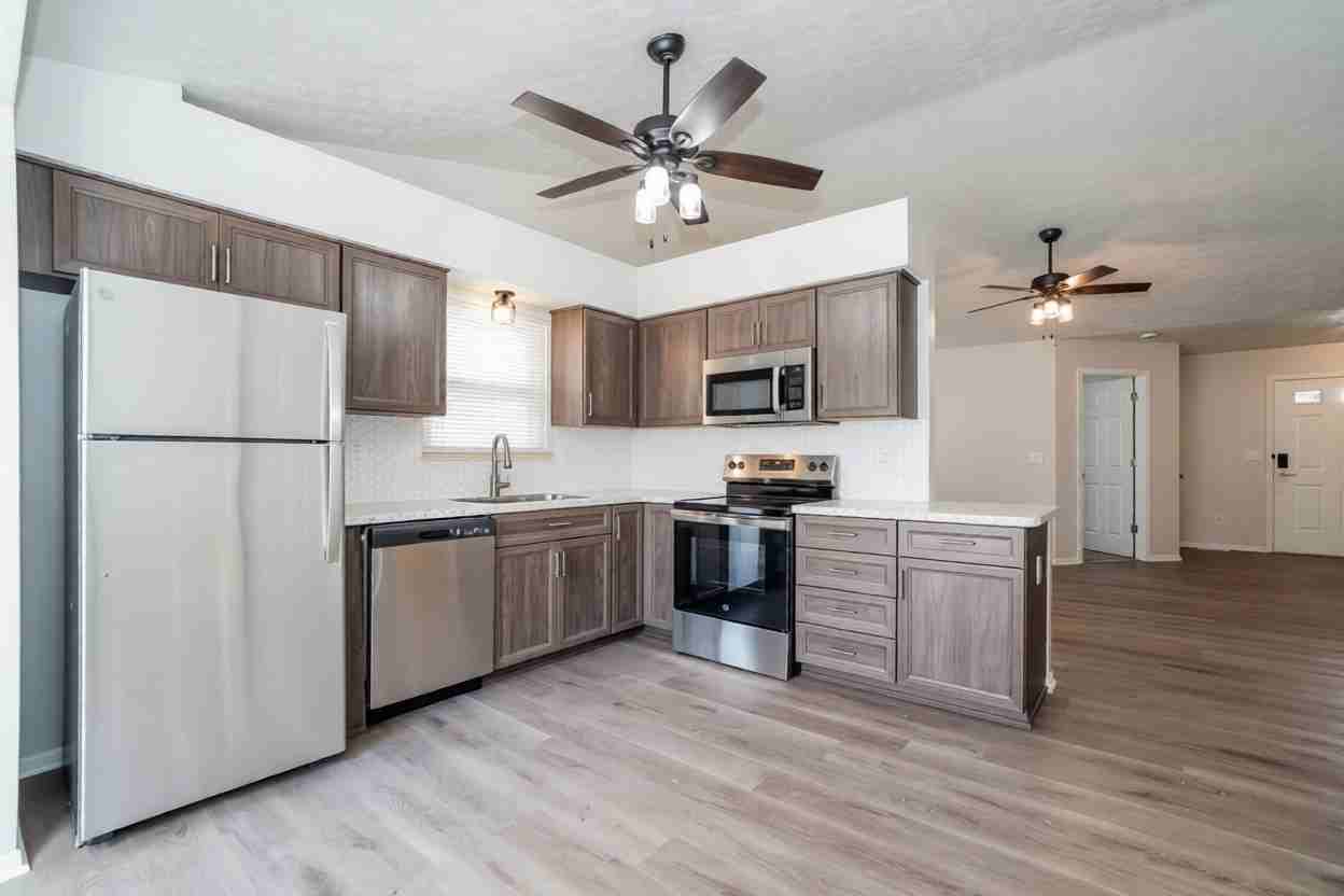 1087 Lavender Ln - Photo 3 of 5