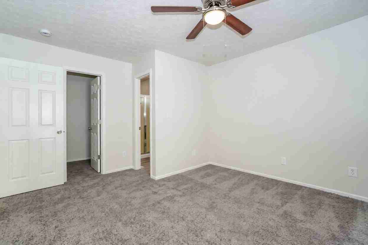 1087 Lavender Ln - Photo 4 of 5