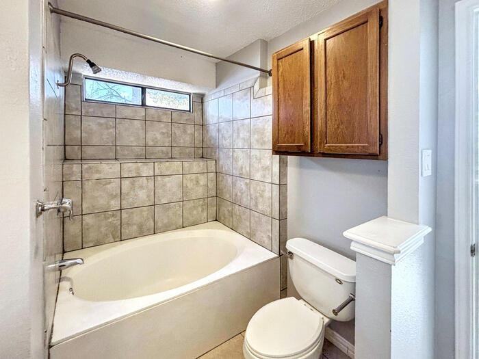 915 Pyegrave Pl - Photo 2 of 5