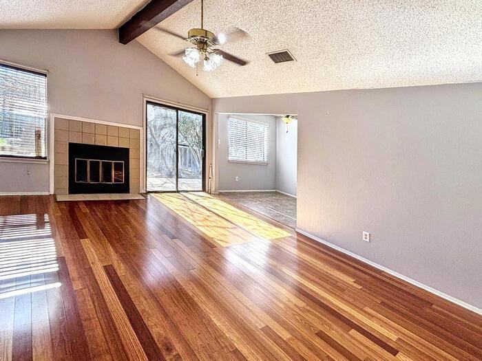 915 Pyegrave Pl - Photo 3 of 5