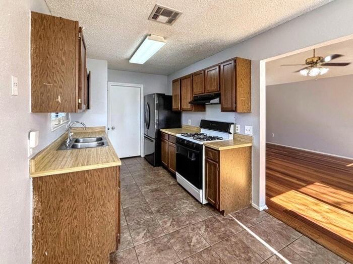 915 Pyegrave Pl - Photo 4 of 5