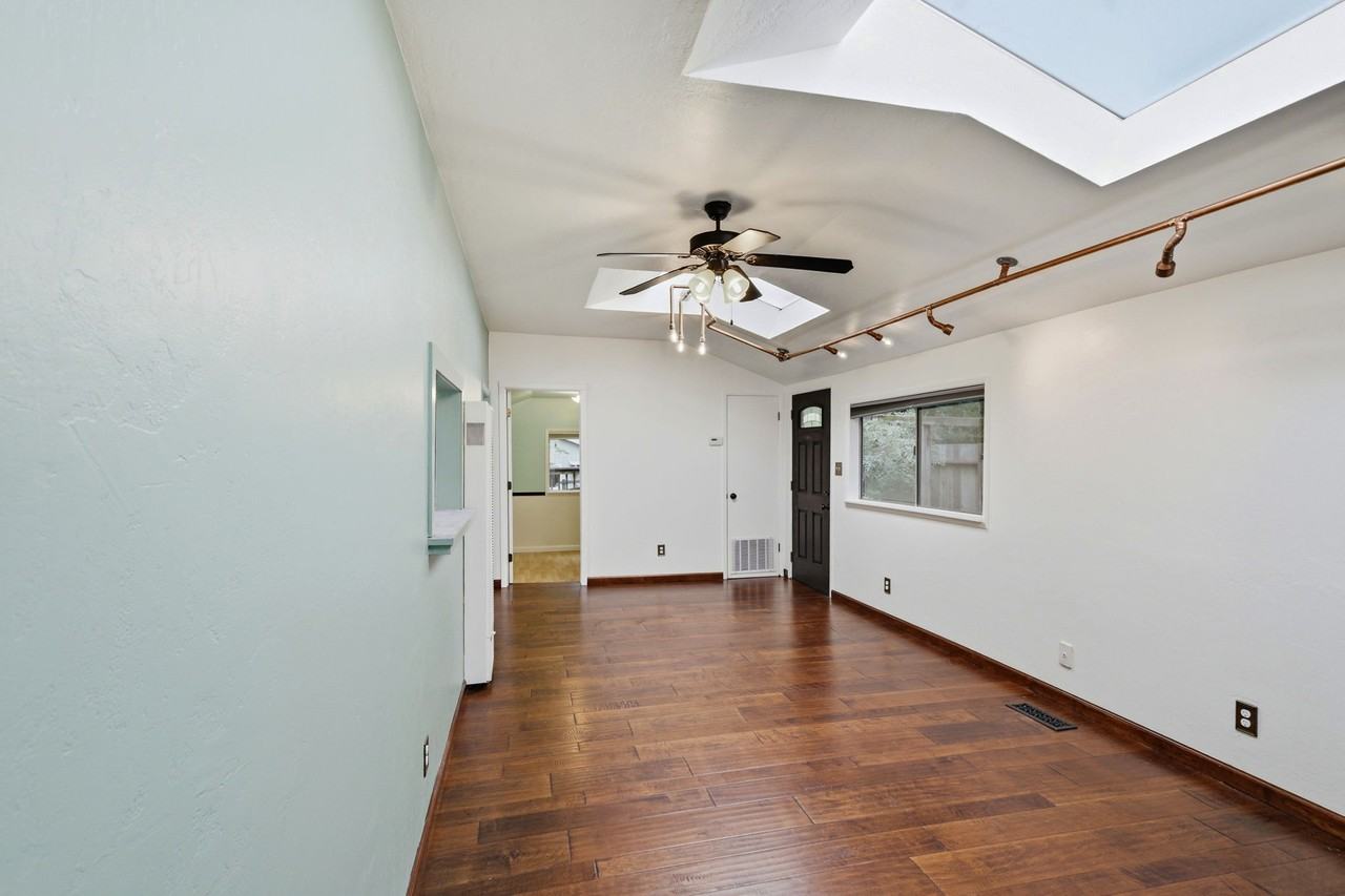 380 River Rd - Photo 2 of 23