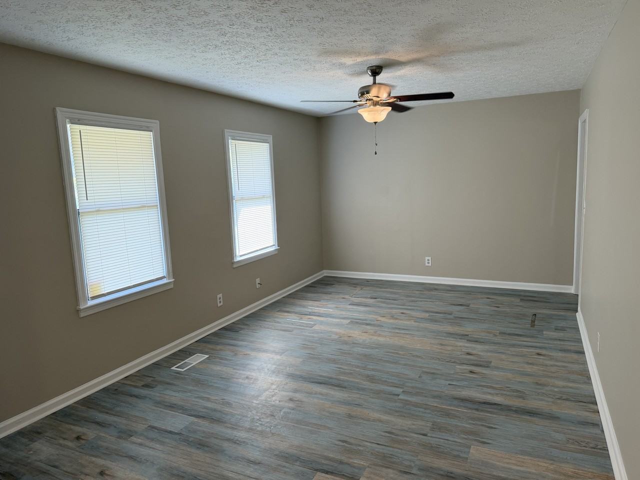 5618 Alice Dr - Photo 3 of 15