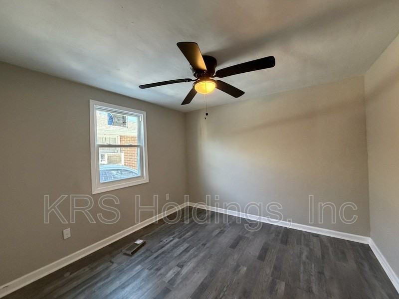 709 33rd St #1 - Photo 2 of 6