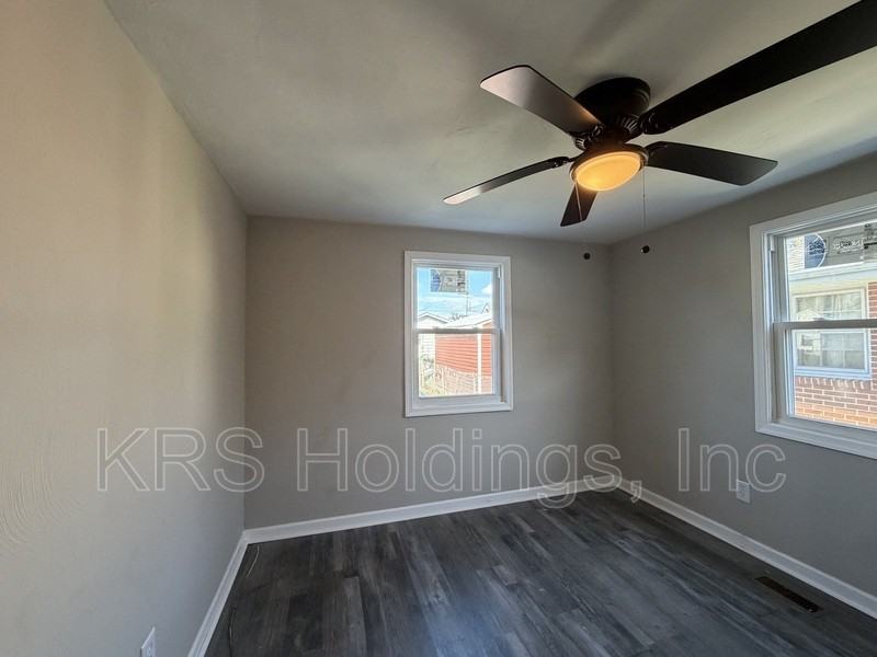 709 33rd St #1 - Photo 3 of 6