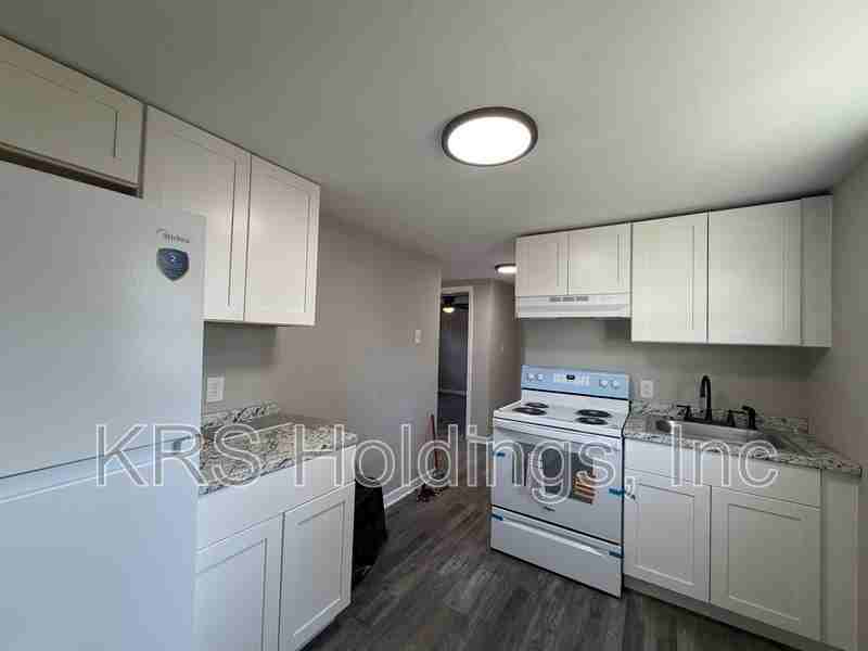 709 33rd St #1 - Photo 4 of 6