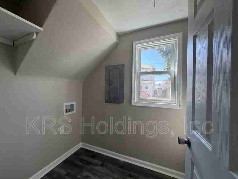 709 33rd St #1 - Photo 6 of 6