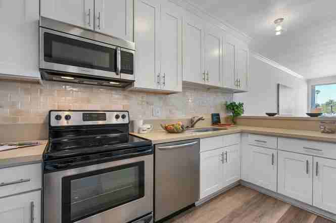 901 10Th St - Photo 3 of 13