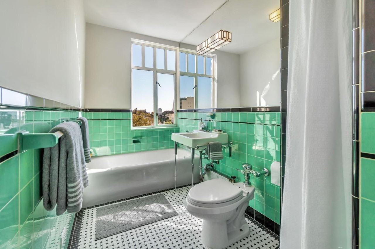 1101 Green St - Photo 4 of 11