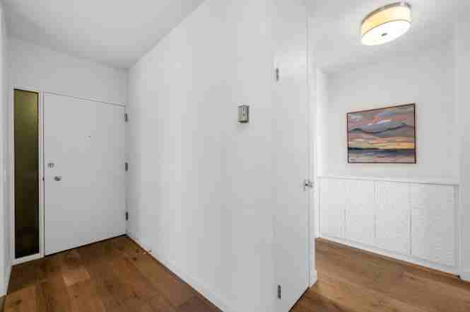 999 Green St - Photo 4 of 10