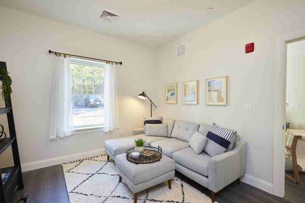 3209 Briarwood Vlg - Photo 2 of 9