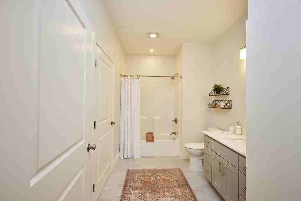 3209 Briarwood Vlg - Photo 4 of 9