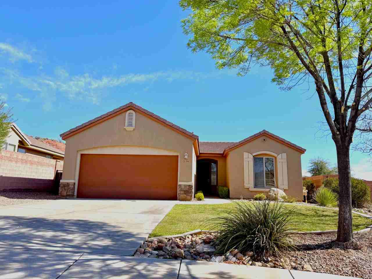 2106 N Red Canyon Cir