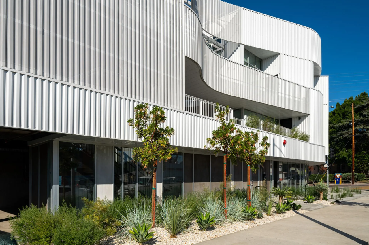 11700 Magnolia Blvd #213 - Photo 7 of 28