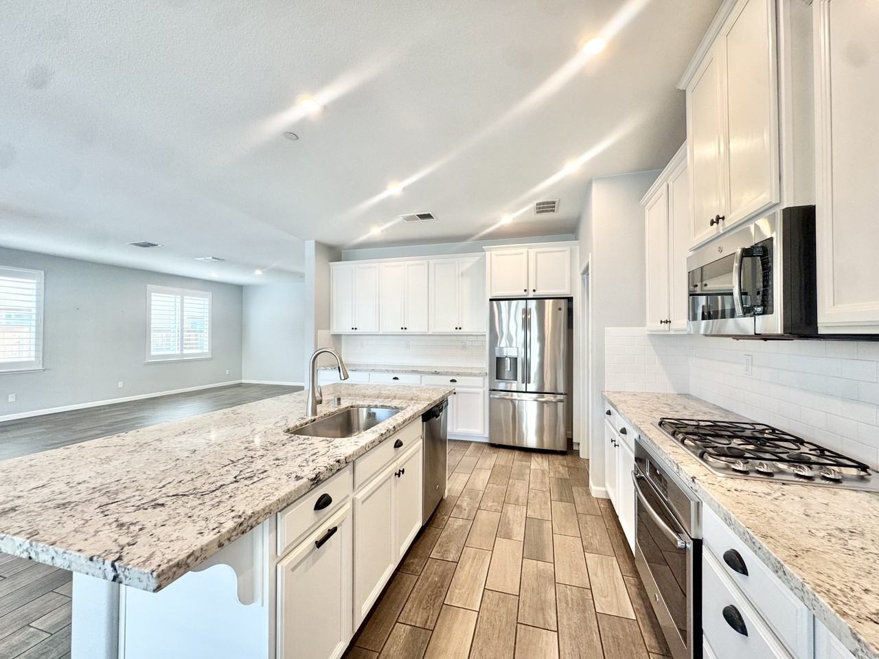 5662 Black Willow St - Photo 6 of 37