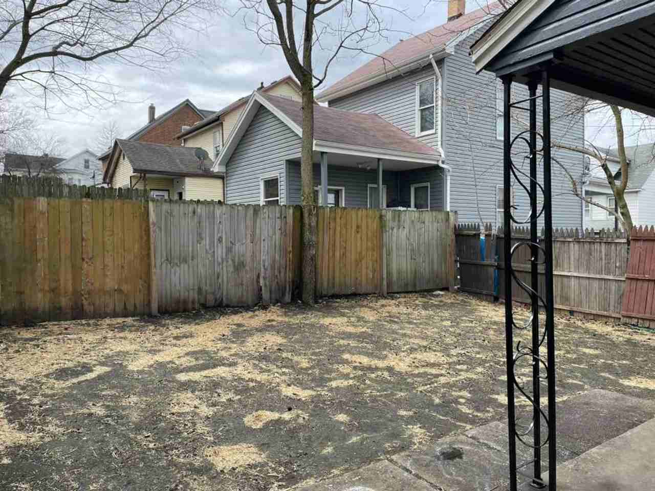 315 10th St - Photo 7 of 29