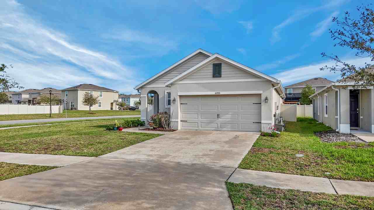 32705 Brooks Hawk Ln - Photo 3 of 42