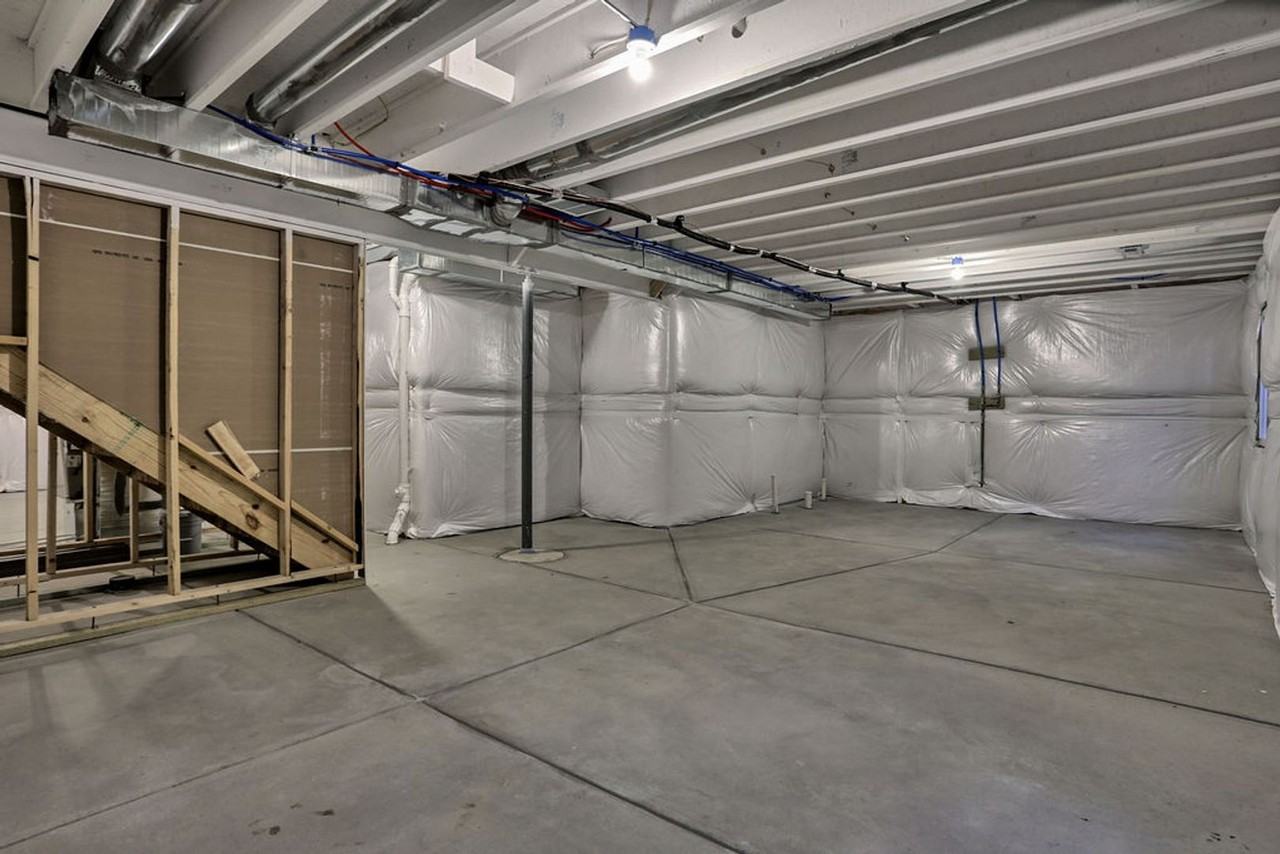 4516 Kingswood Dr - Photo 5 of 40