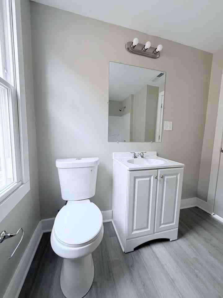 1427 E 92nd St #2 - Photo 6 of 11