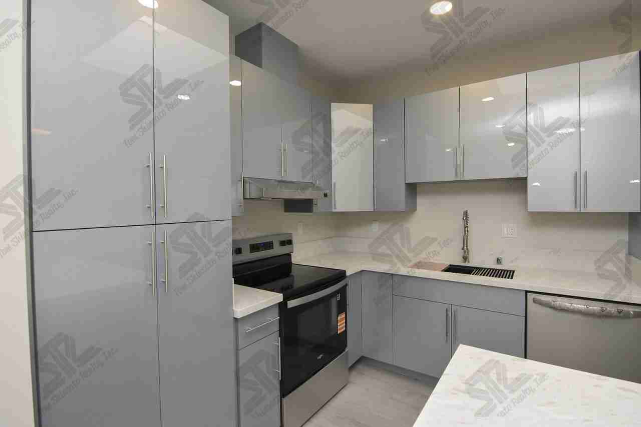 940 Hausten St - Photo 5 of 20