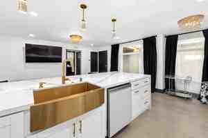 featured image of 602 W Fir St