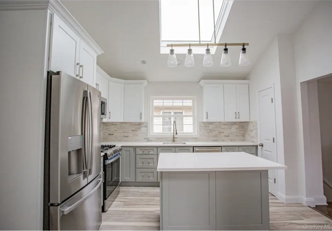 451 E Pine St - Photo 3 of 13