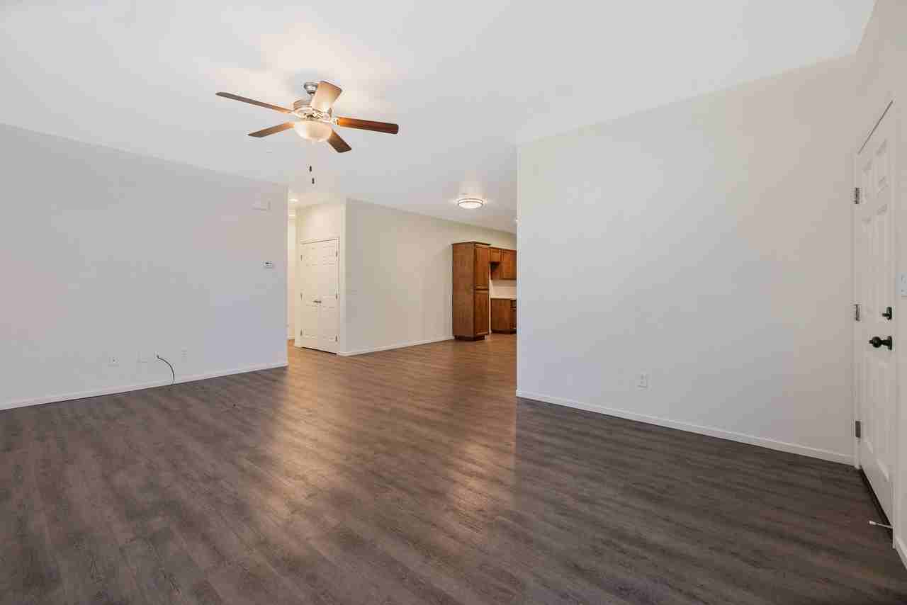 478 N 4th St #B - Photo 3 of 34