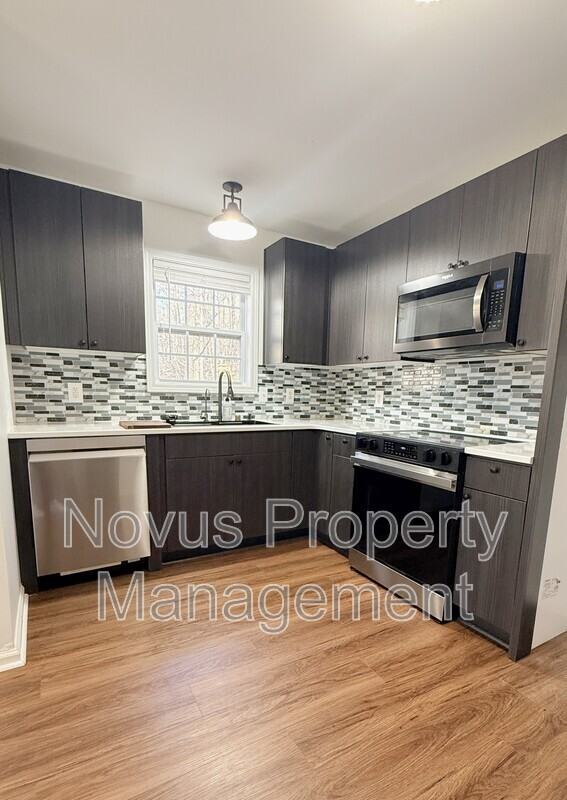 3395 Woodlake Ln - Photo 6 of 25